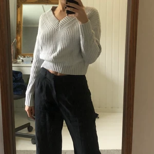 Vit stickad tröja  - Stickad tröja från Hollister, lite croppad🥰Frakt tillkommer!