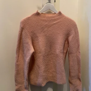 Rosa stickad tröja - Jätteskön rosa tröja från BikBok 💕