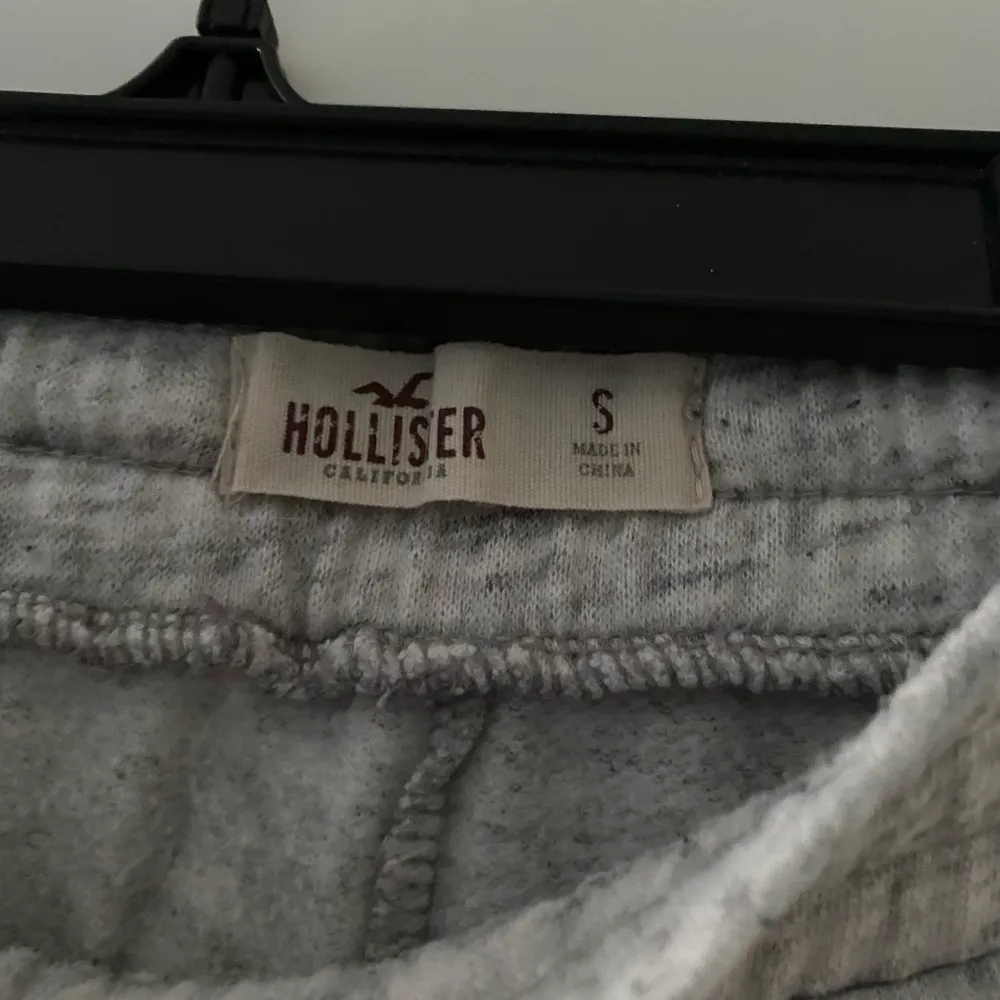 Supersköna mjukis från Hollister! Fick i present men de var för små så de är sällan använda! St. S. Jeans & Byxor.