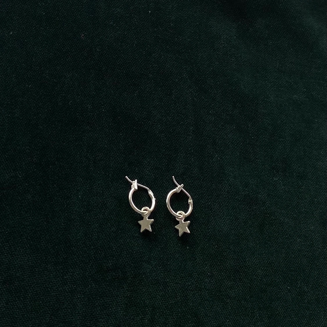 örhängen med stjärna 