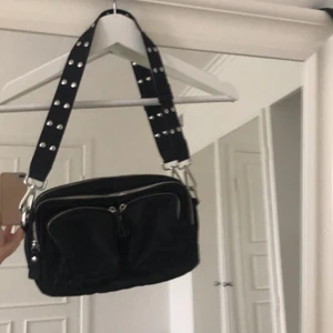 Connie bag ginatricko  - Använd två gånger inga fläckar eller märken på väskan.