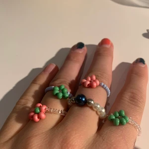 ringar  - massa ringar! en ring kostar 10 <3 frakt ingår 