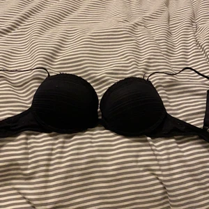 Bh 65B - En svart bh, storlek 65B. 60kr, frakt ingår 