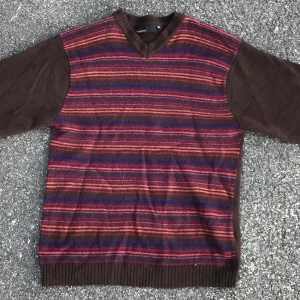 Mönstrad mohair sweater - Supersnygg mönstrad tröja i mohair! 😩 Förliten för mig :( Frakt tillkommer på 63kr (postnord spårvart)  Dessa är enda bilderna som jag har på plagget! :)