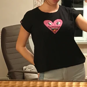 Jättesöt t-shirt  - Typ världens skönaste och sötaste tröja köpt på uniqlo förra året💓 kommer dock aldrig till användning längre :( 