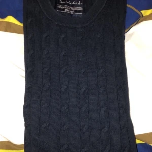 Stickad tröja - Marinblå, stickad tröja från Bondelid. Storlek M, få användningar.