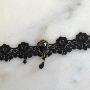 Gotiskt chokerhalsband - Gotiskt chokerhalsband i spets.