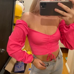 ROSA TOPP - Så snygg rosa topp med ärmar och även knytbar runt midjan💖 