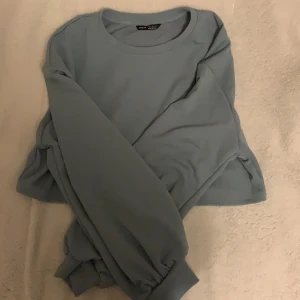 SHEIN  - Har aldrig haft andvändning för men är super fint och den är lite kortare i varianten men är så fin❤️💕💜