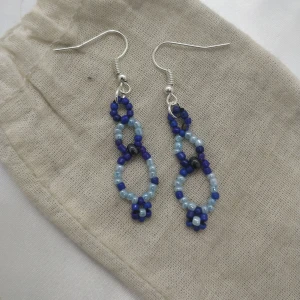 Handgjorda örhängen 🌼 - Handgjorda örhängen 🌼