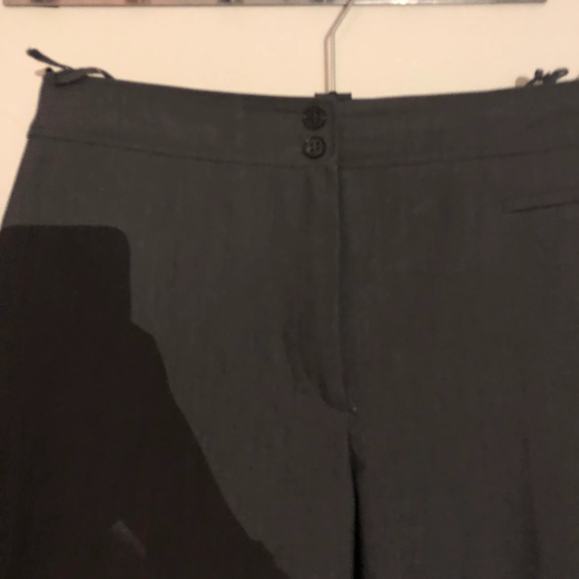 Gråa kostymbyxor  - 91