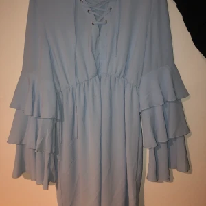 KLÄNNING - Klänning från Missi London köpt på Chiquelle!💙 passar S/M 