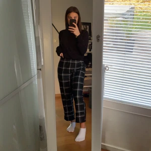 Byxor - Säljer dessa byxor från zara pga kommer inte till användning. Storlek M