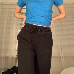 Mjukisbyxor XS - Svarta mjukisbyxor i storlek XS, supermysiga! Rollas och noppras av en extra gång innan jag skickar dem!