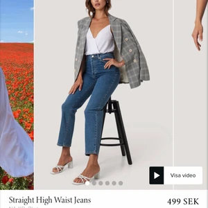 Raka blåa jeans  - Raka jeans köpta från NAKD. Nypris 499kr säljer för 250, jag betalar frakt Nya, inga defekter eller fläckar. Köpta i våras 😆  Kan gå ner i pris vid snabb affär 