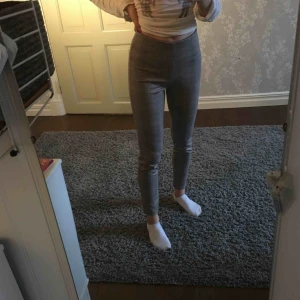  - Stretchiga kostymbyxor från Zara. Använda några gånger men i väldigt fint skick. Kontakta gärna för fler bilder 💕