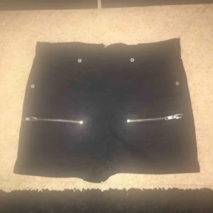  - Storlek 34-36 säljes för 39 kr