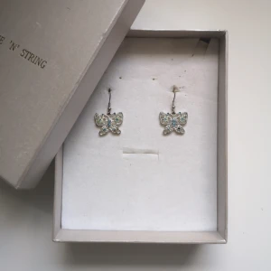  - Finns ett matchande halsband!  Frågor? Tveka inte att skriva :)  Frakt ingår🌹