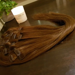  - Äkta löshår med clipps, 50 cm.   Går att färga/locka/platta osv.   Frakt 39