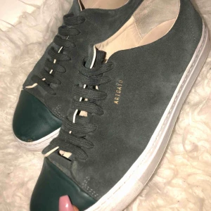  - Skor ifrån axel arigato, storlek 41