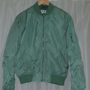  - Cool mint grön jacka från Carlings inte abdvänd så mycket 