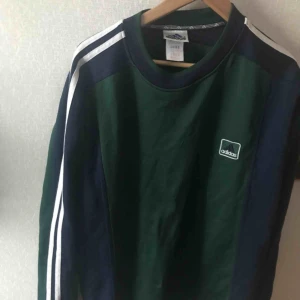  - Adidas tröja som är oversize