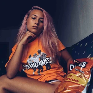  - Från skatemärket Fucking Awesome. Köpt i Barcelona på skatebutiken Amigos Skate Shop. Använd ca 2-5 gånger. Bra skick! Slutsåld. Svår att få tag på i denna storlek och färg. Går därför ej ner i pris. Frakt ingår ej i priset, kan mötas upp i Stockholm🔥❤️