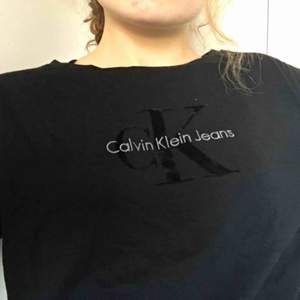 Helt ny Calvin tröja med prislapp kvar, köpt för 599kr❤️