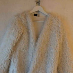  - Pälskofta från ginatricot! 