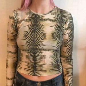  - Söt stretchig tröja. Möts upp i Stockholm eller fraktas 🌹