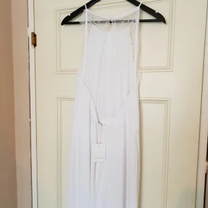  - Super fin studentklänning från samsoe samsoe, aldrig använd! Kan mötas upp i stockholm alternativt skickas   Nypris 999kr 