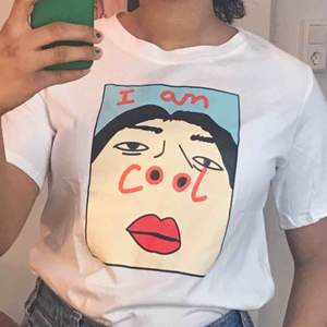 En jättefin ”I am cool” t-shirt i storlek M.  Frakt tillkommer 