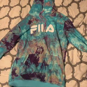 Fila Hoodie  - Köpt på Junkyard använd vara nån gång. 