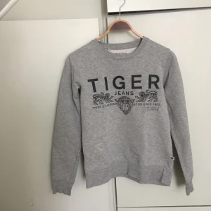 Tiger of Sweden tröja stl S - Tröja från Tiger of Sweden i storlek S. Använd men i bra skick! Köparen står för frakten, samfraktar gärna 🌼