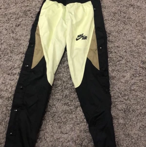 nike popper pants  - jätte fina! köpt för 700 knappt använda!