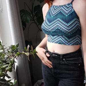 Mönstrat linne - Mönstrat linne som är i olika gröna och blåa nyanser. +frakt