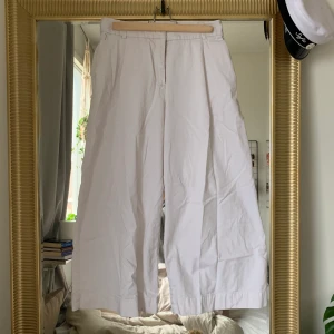 KOSTYMBYXOR FRÅN MONKI - Använda kostymbyxor från Monki. Säljer pga jag inte passar i de längre. Frakt ingår ej 🧚‍♀️