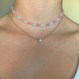 Halsband  - Säljer detta superfina halsband som jag gjort själv, perfekt nu till sommaren!