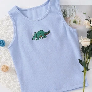 Super fin dinosaurie topp - Helt ny linne topp som är lite cropped. Färgen är baby blå och dekorationen är en broderad dinosaurie. Sitter jättefint och orginal förpackningen medkommer! Aldrig använd! Frakt är inte inkluderat 