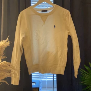RALPH LAUREN SWEATSHIRT  - Använd fåtal gånger.