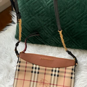 Burberry äkta - äkta burberry aldrig använd, köpt i usa 2019 