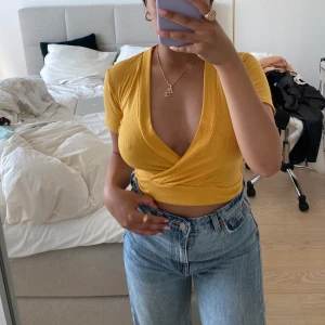ZARA gul top - Superfin top som inte kommit till användning🥰 passar jättefint med guldiga smycken