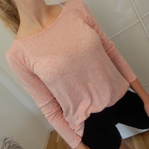 Rosa långärmad med öppen rygg - Rosa långärmad med öppen rygg. Storlek M. 