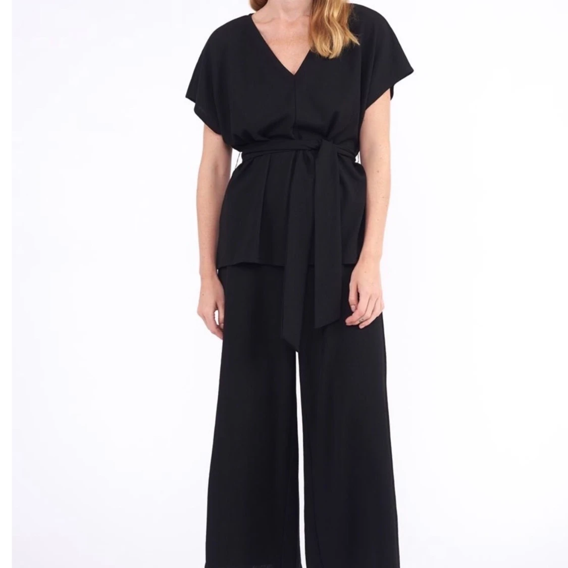 Svart top med knytband - 90