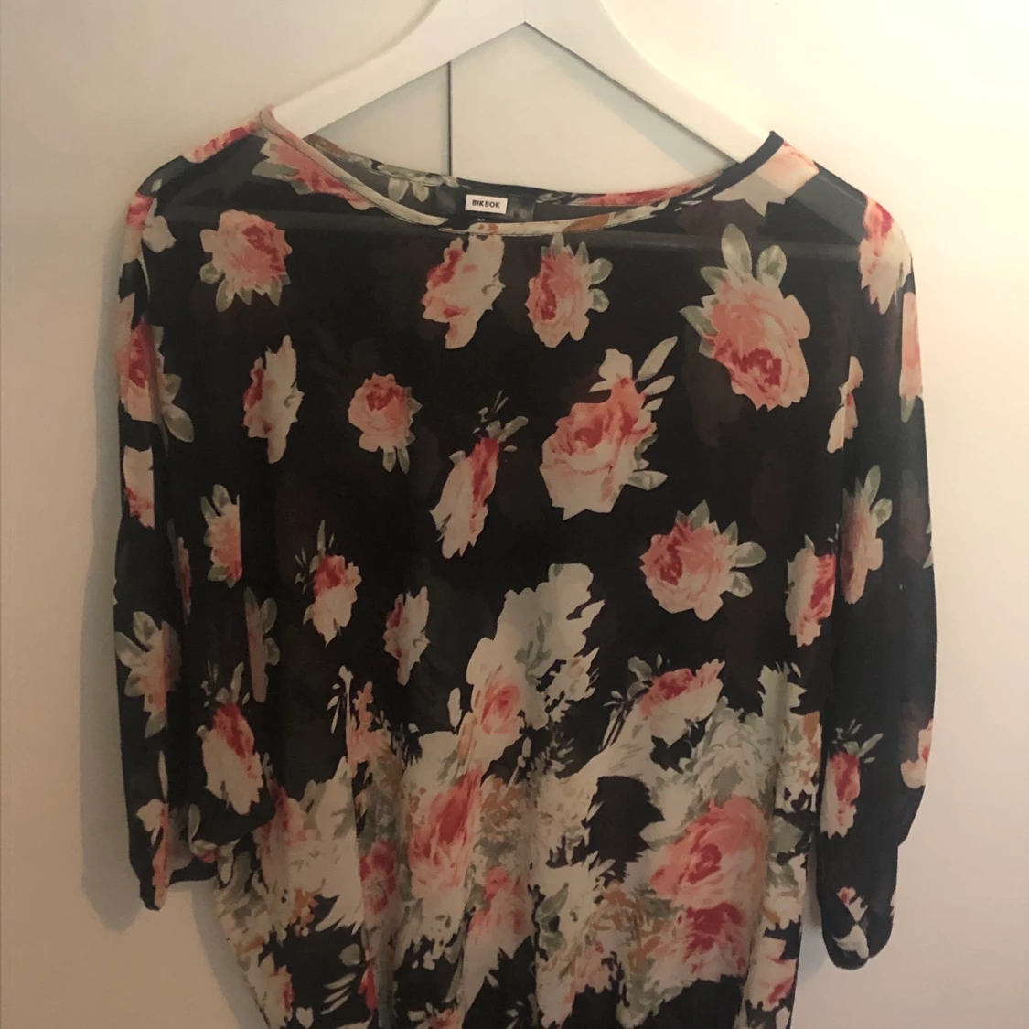 Transparent blommig blus  - 90