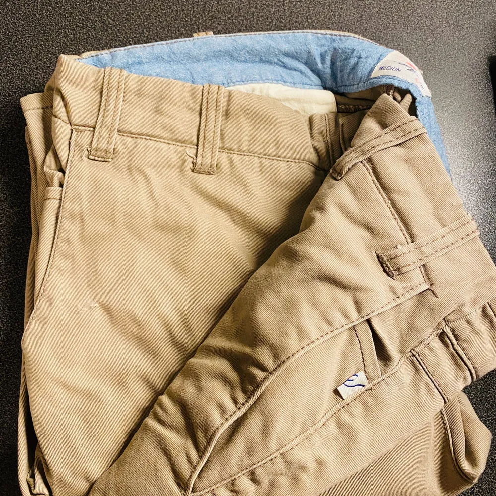 Beige chino byxor för herr storlek M. Jeans & Byxor.