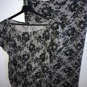 Blommigt set - Passar 38 (M)