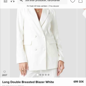  - En super fin kavaj-klänning i storlek 36! Använd fåtal gånger så den är i bra skick. 