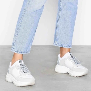 Chuncky sneakers - Säljer mina skiiitsnygga chunky sneakers från Bronx. Dem är väldigt bekväma och är i bra skick. Sulan går lätt att göra ren med lite vatten (kan själv fixa dem innan nån köper dem). Nypris ungefär 1500kr  (skriv om ni vill ha fler bilder)