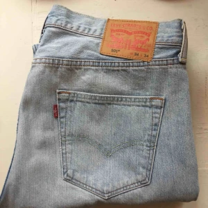  - Vintage Levis 501 i väldigt fint skick! Frakt tillkommer🧩